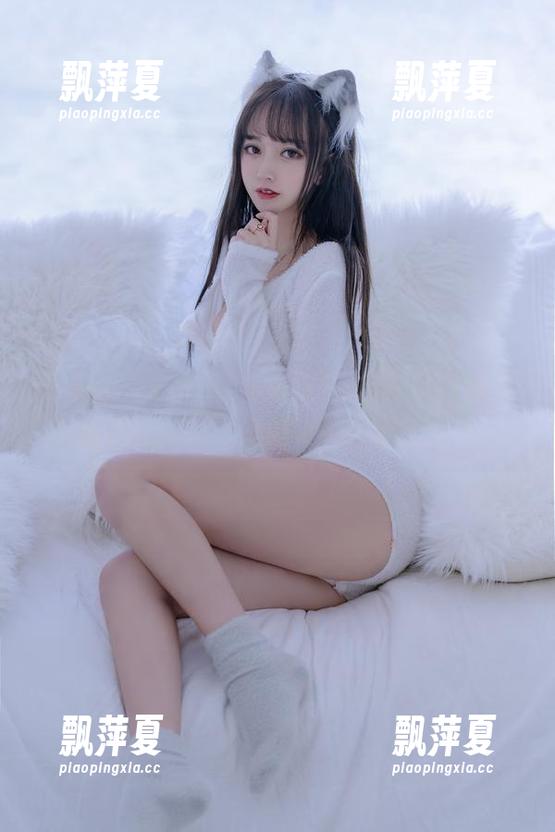 说实话，米线线sama的制服系列让我怀疑图库的审美，她的每一张都太够力！