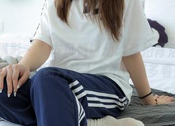 绮梦摄影 – 女友风情：幼幼私拍背后的温柔与意外，图片让人忍不住想多看几眼