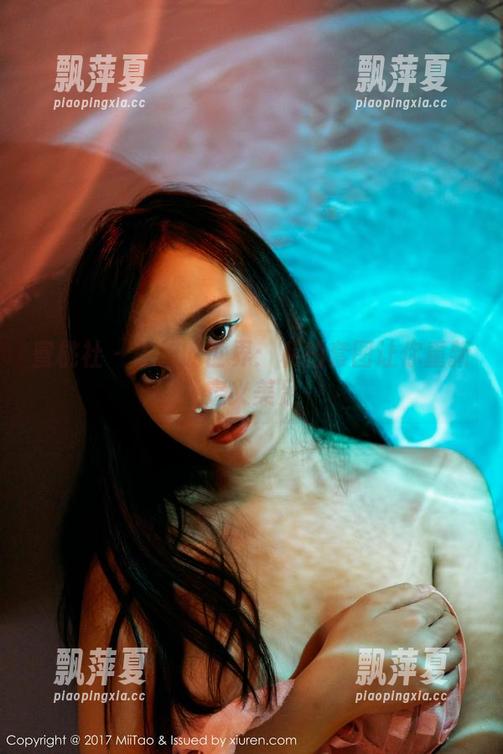 蜜桃社 - 美绪的世界：私拍套图让你重新定义美足