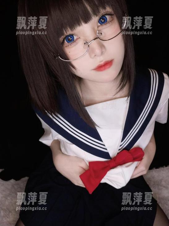 探索蜜汁猫裘：她的美足合集，让你心跳加速！