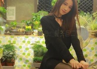 微密圈 – 让人迷失的酒红色：轩子巨二兔定制写真揭秘