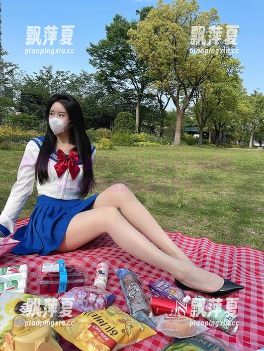 软妹小九九 微密圈 - 全套软妹小九九玉足自拍原图,快来感受这份轻盈与梦幻!