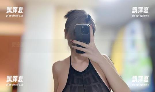 微密圈 - 醇子小姨的红色蕾丝套装：图集里的热度和资源交融瞬间。