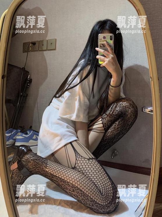 微密圈 - 红底朝天？不如来看看陈佩奇的写真分享之旅！