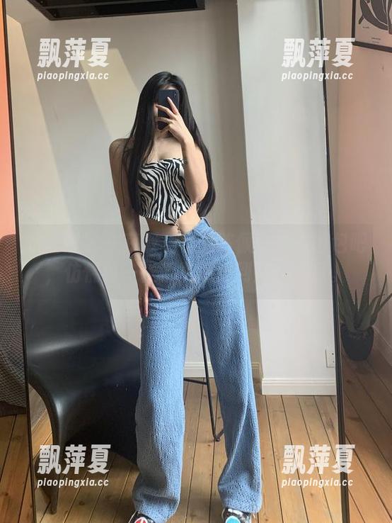 微密圈 - 来获取免费的陈佩奇女友图包吧，仿佛每一张都能感受到她的气息。