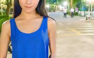 青豆客 – Yumi尤美的美腿合集：在她的分享中，仿佛能触到光与影的交错！