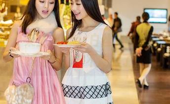 青豆客 – 梁莹Sugar白丝美图更新，看了这组我决定不减肥了！
