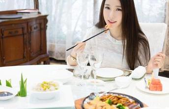 魅妍社 – 栗子Riz：白裙作品全集，终究还是无法掩饰的魅力。