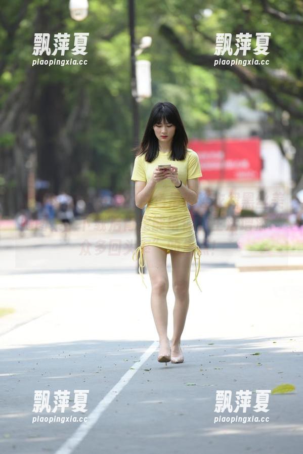 魔镜街拍-婷婷 魔镜街拍 - 婷婷的白色吊带连衣裙黑丝美腿图集:下载后肯定能给你的生活增添“众多回头率”的焦点!